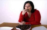 كيف يمكن التحكم بالاكل العاطفي؟