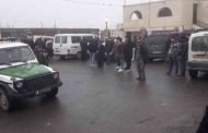 العشرات من سكان قرية بتيزي وزو يتصدون لشخص حاول هدم مسجد لبناء ممر !