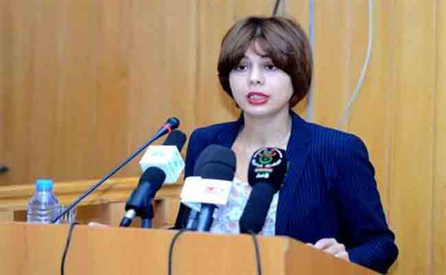 هدى فرعون تعرض مشروع قانون التجارة الالكترونية في جلسة علنية