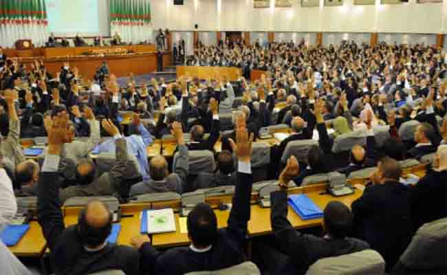المصادقة بالأغلبية على مشروع قانون التجارة الالكترونية