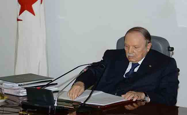 توقيع رئيس الجمهورية على سبعة مراسيم رئاسية