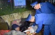 في حملة تضامنية : أمن العاصمة يوزع  وجبات ساخنة وأغطية على قرابة 100  شخص بدون مأوى