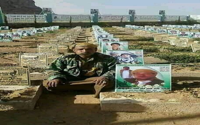 بعد أن شيع جثمانه جلس بجانب قبره وتعاطى المخدرات !!!