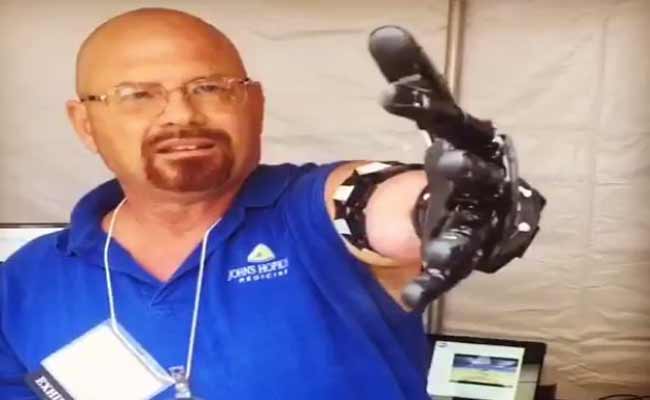 يد إلكترونية يمكنها أن تولد إحساسا عند استعمالها للإمساك بالأشياء