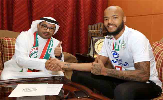 مبولحي يجدد عقده مع الاتفاق السعودي