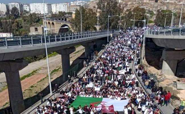 الأطباء المقيمون ينظمون مسيرة وطنية