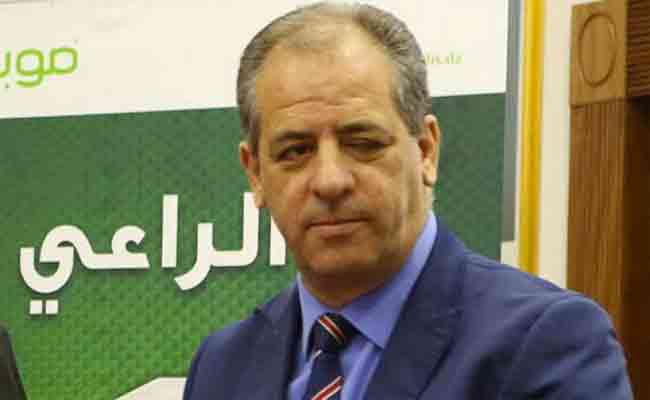 ولد علي يدعو لإنهاء العشب الاصطناعي في الملاعب