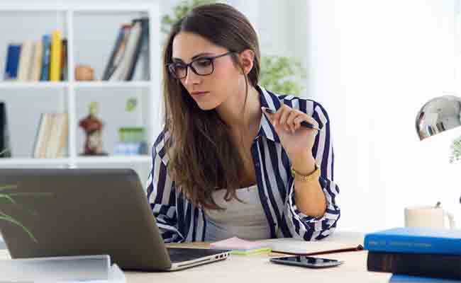 الى كلّ موظف... 5 خطوات أساسية لتطوير مهاراتك المهنية!