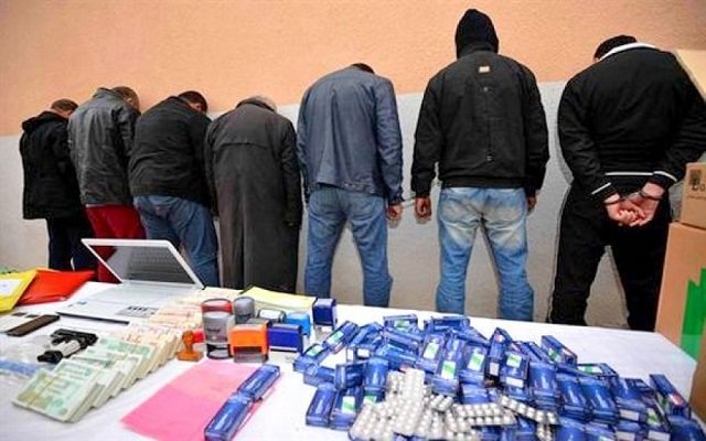 توقيف عصابة تتكون من فتاة وشابين  بوهران وحجز 19 ألف قرصا مهلوسا بتمنراست