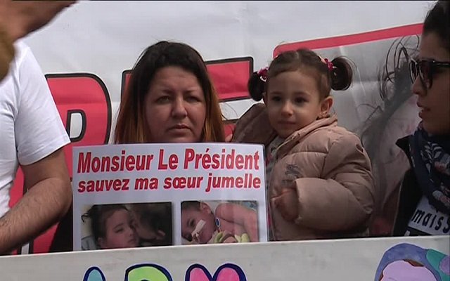 الطفلة مروة لم تجد لا بوتفليقة ولا ماكرون وجدت الشعب الجزائري فقط