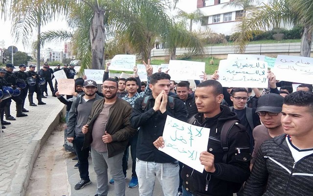 طلبة المحروقات و الكيمياء يواصلون الإحتجاج