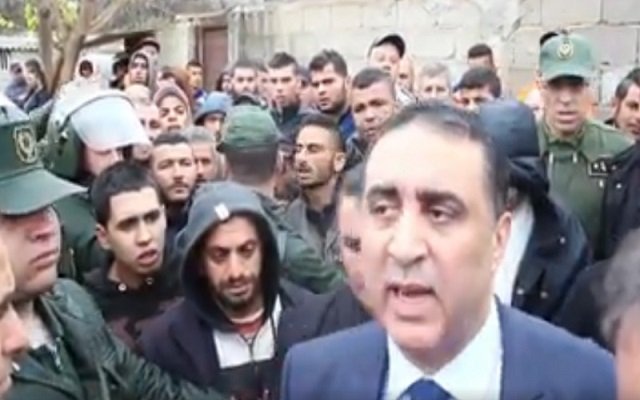 يا والي بومرداس وظيفتك خدمة المواطن وليس التكبر عليه وتجاهله
