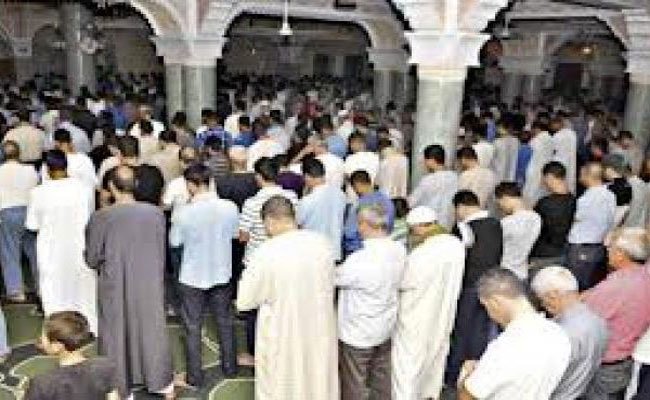 إقامة صلاة الغائب على أرواح ضحايا فاجعة تحطم الطائرة العسكرية عبر كافة مساجد الوطن