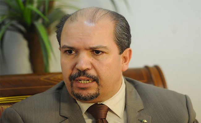 عيسى يؤكد أن مرجعيتنا الدينية