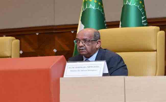 دعوة جزائرية إلى