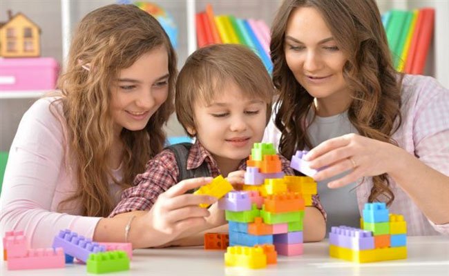 5 العاب لتنمية ذكاء طفلكِ... شجعيه عليها دائماً!
