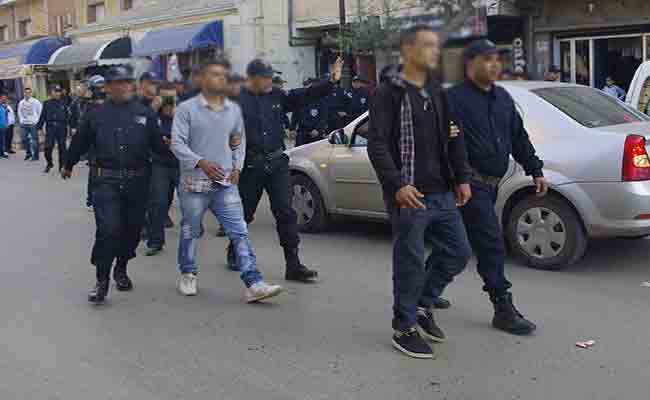 أمن ولاية ميلة يطيح بعصابة سرقت مليارين من بيت طبيب