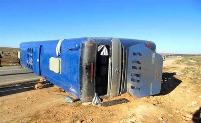 انقلاب حافلة لنقل المسافرين ببلدية عين أمقل يخلف 26 جريحا