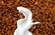 حليب اللوز طعم لذيذ... وكنز من الفوائد