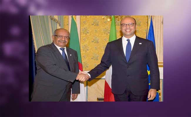 مساهل يجري محادثات بباريس مع نظيره الإيطالي