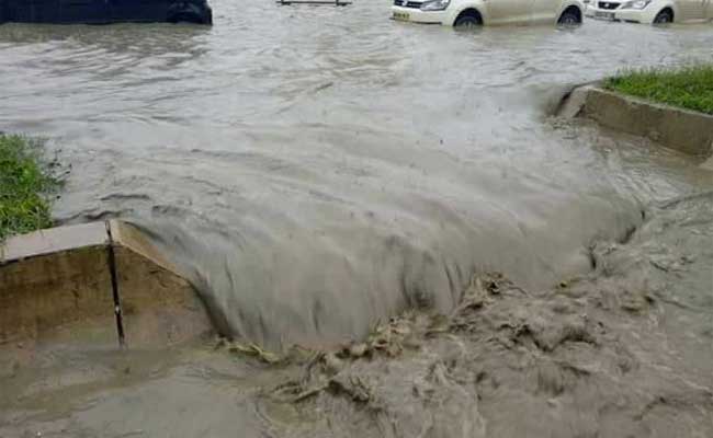 المياه تغمر حوالي 50 بيتا بتيسمسيلت جراء الأمطار الغزيرة