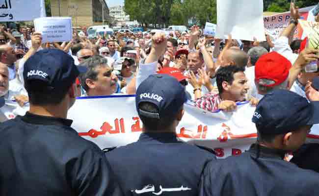 دعوة لمراجعة القانون المحدد لكيفيات ممارسة العمل النقابي