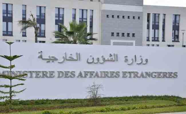 الجزائر تعرب عن