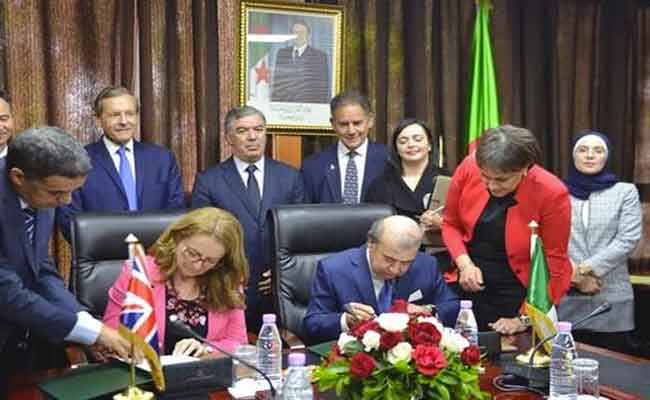 التوقيع على برنامج عمل بين وزارة التعليم العالي والبحث العلمي والمعهد البريطاني لتدريس اللغة الانجليزية