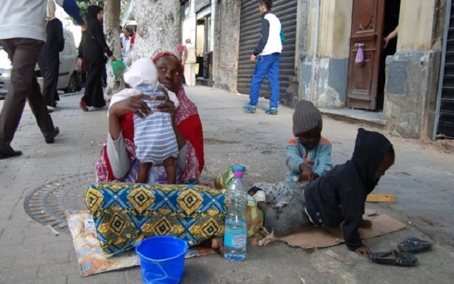 تفكيك عصابة نيجيرية تتاجر بالأطفال والنساء بالجزائر