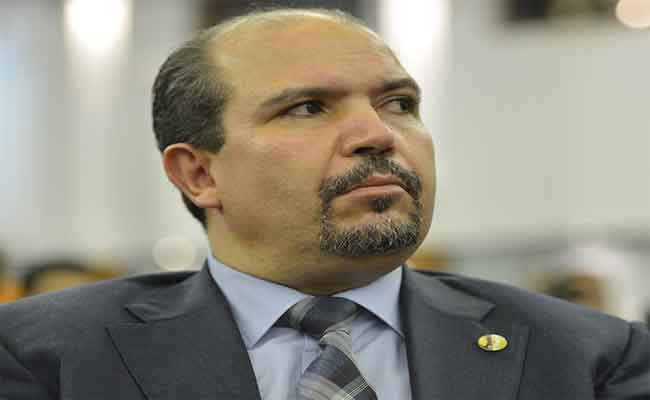 عيسى يؤكد أن الإمام الجزائري مطلوب في الخارج