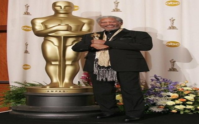 الأسطورة مورغان فريمان يدخل نادي المتحرشين جنسيا في هوليوود
