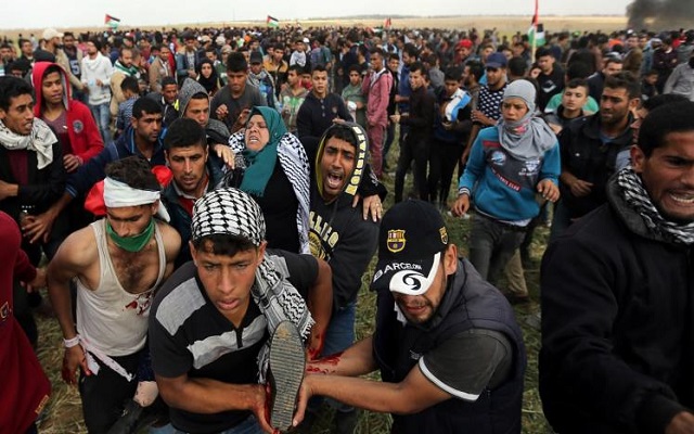في احتجاجات مسيرة العودة قتلى وجرحى في صفوف الفلسطينيين
