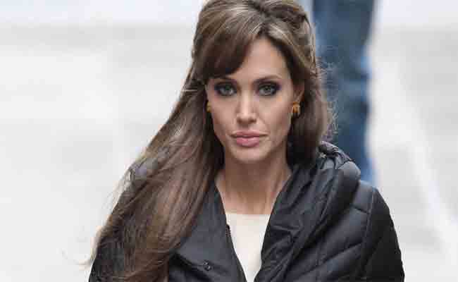 أنجلينا جولي تقضي عيد الفطر مع أهالي مدينة الموصل العراقية