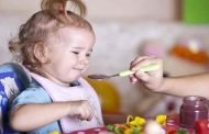 لهذه الأسباب قد يرفض طفلك تناول الطعام!