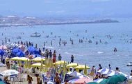 اعتداء خطير على مواطن جزائري رفض تأدية ثمن استغلال كراسي و طاولات أمام  شاطئ كوراليز بوهران!