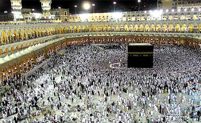 استفادة 300 عامل نظافة من مناسك العمرة