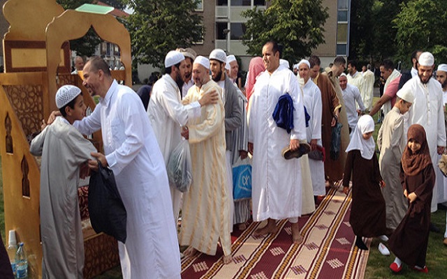 في أيام العيد صلوا رحمكم يرحمكم الله