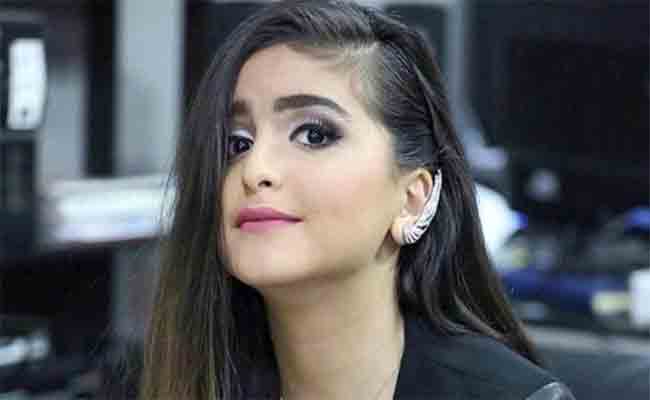 حلا الترك تقتحم باب العالمية ب