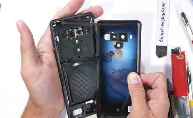 HTC U12+ : تصميم أنيق لكن غير متين