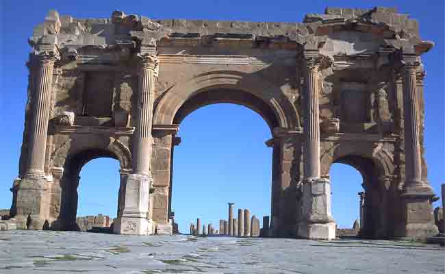 مهرجان تيمقاد الدولي يستضيف 26 مطربا جزائريا في دورته ال40