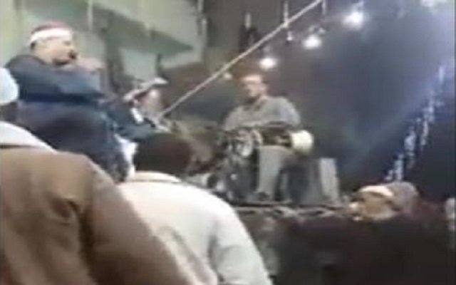 أزهري يغني سورة الفاتحة على أنغام الموسيقى
