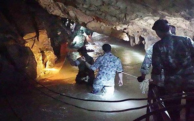 العثور على 13 مفقودا في كهف
