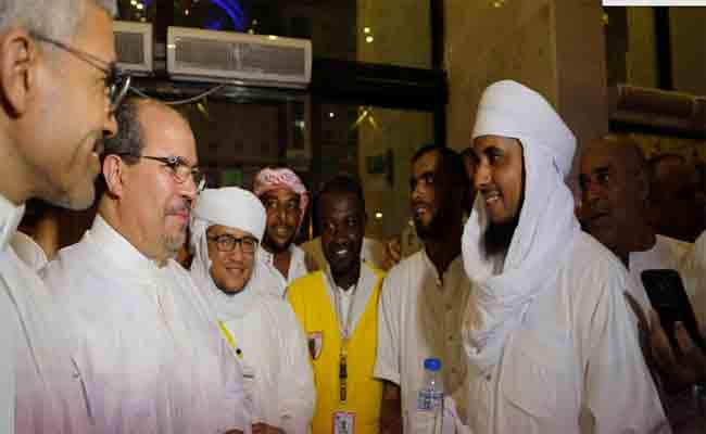 عيسى يواصل زياراته الميدانية المكثفة للوقوف عن كثب على مدى التكفل بالحجاج