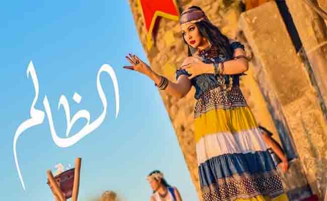 ابتسام تسكت فتاة غجرية في 
