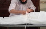 إمام جاء ليُغَسِلْ الميت فَغُسِل هو مكانه ودفن في قبر ذلك الميت !!!