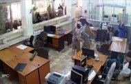 على طريقة كاسا دي بابيل إرهابيين يسطون على بنك