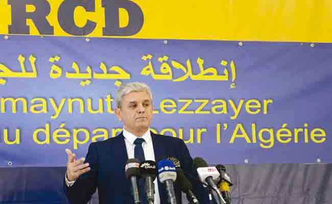 بلعباس يؤكد أنه من الضروري توفير الشروط المشجّعة لخلق مناصب الشغل والثروة