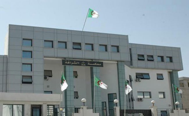 محكمة الشراقة تحكم بالبراءة لصالح شيخ اتهمته ابنته بالسب و التهديد