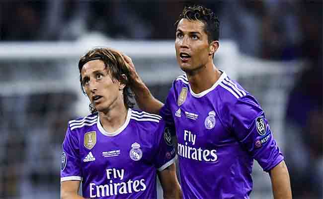 مودريتش ينافس رونالدو على جائزة الفيفا