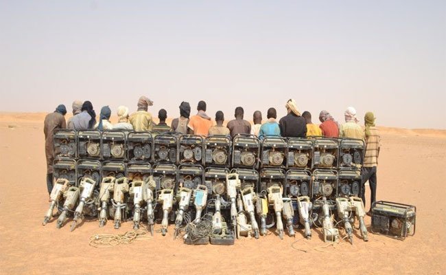 الجيش يوقف 24 منقبا عن الذهب جنوب البلاد